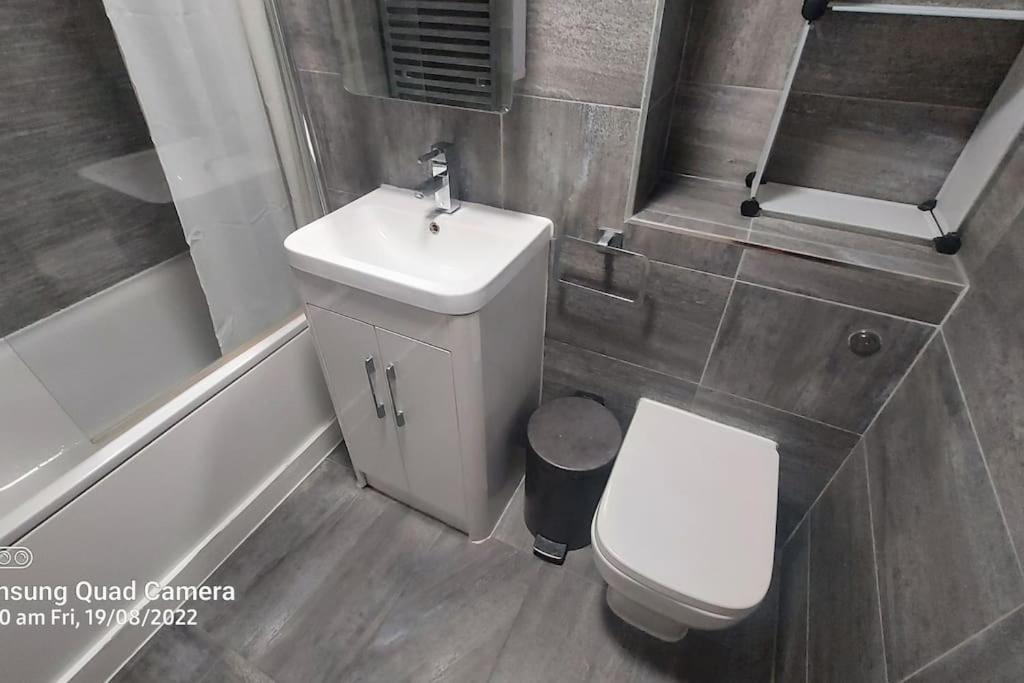 Central Apartment, Kings Cross 6 Mins Walk ลอนดอน ภายนอก รูปภาพ
